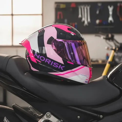 Capacete Norisk Flow Run com 2 Viseiras e Spoiler Rosa Azul Brilhante Tamanho 58/M