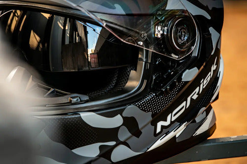 Capacete Norisk FF302 Destroyer com Óculos Solar Interno Preto Branco Fosco Tamanho 60/L